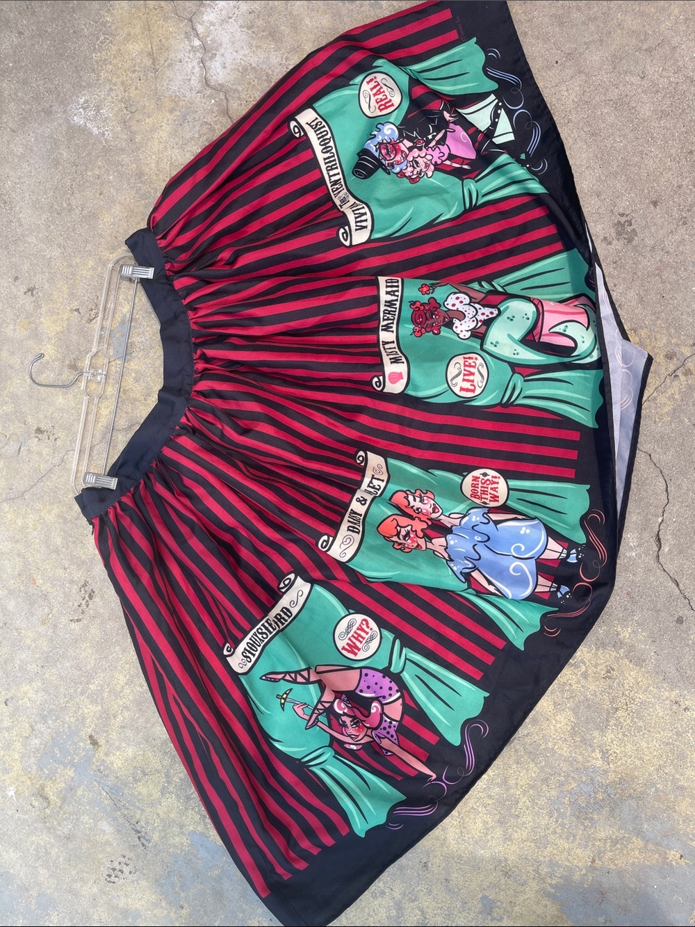 Striped Goth Side Show Graphic Circle Skirt in Red, Black & Teal Sz 3XL - Picture 6 of 7